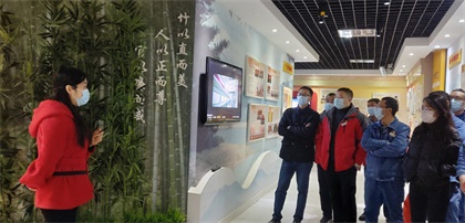 20201126 納溪區(qū)檢察院文化中心主任、法治副校長龔國詩生動、精彩的講解2_看圖王.jpg