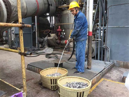 瀘天化股份公司員工蘇學(xué)鋒榮獲“四川省最盡職的安全操作手”稱號(hào)