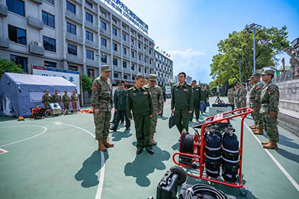 中央軍委國防動員部兵役和民兵局副局長王永盛率隊調研瀘天化武裝工作