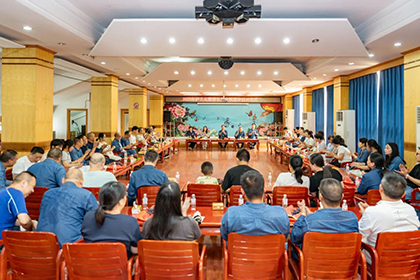 瀘天化股份公司開展“金秋送學(xué)”活動