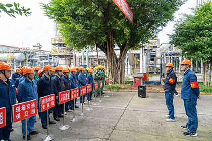 瀘天化股份公司開展重大危險源中間罐區(qū)甲醇泄漏事故應急綜合演練